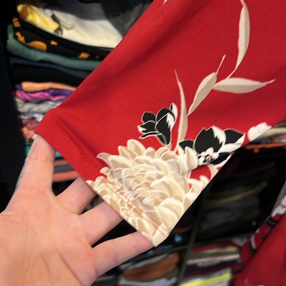 🪷Red floral Alfani blouse. Large - Picture 6 of 8